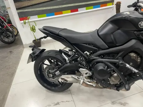 YAMAHA MT-09 850 ABS, Foto 4