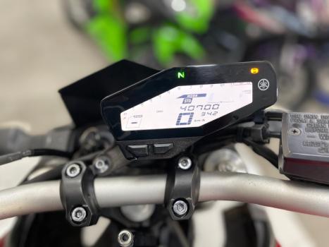 YAMAHA MT-09 850 ABS, Foto 4