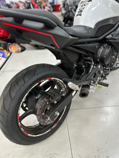 YAMAHA XJ6 600 SP, Foto 4