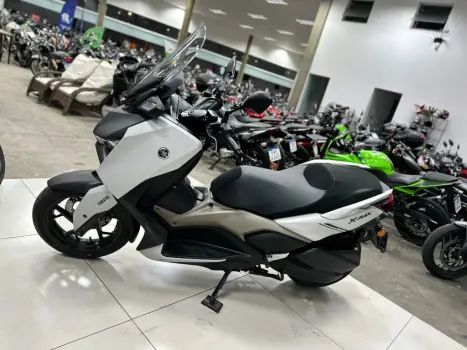 YAMAHA Xmax 250 , Foto 6