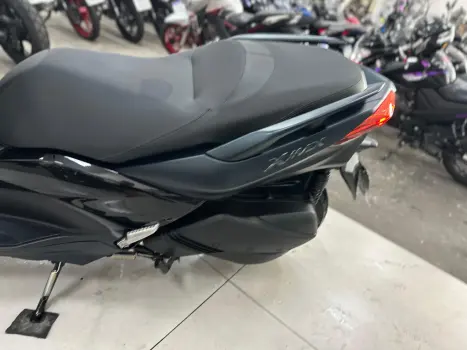 YAMAHA Xmax 250 , Foto 3