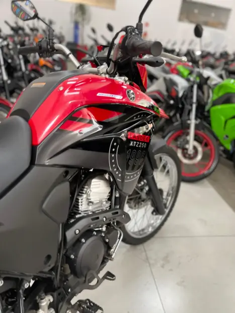 YAMAHA XTZ 250 LANDER, Foto 4