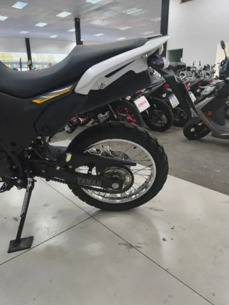 YAMAHA XTZ 250 LANDER, Foto 4