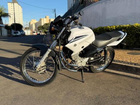 YAMAHA YBR 125 E, Foto 3