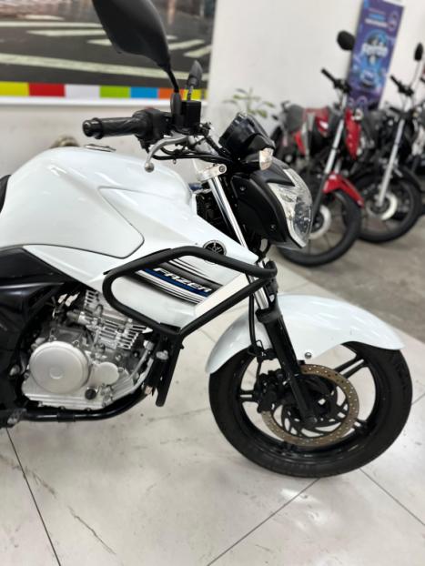 YAMAHA YS Fazer 250 , Foto 3
