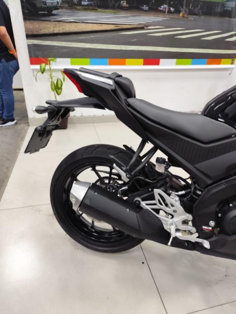 YAMAHA YZF R15 150 ABS, Foto 2