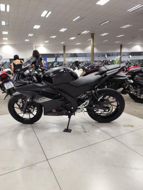 YAMAHA YZF R15 150 ABS, Foto 3