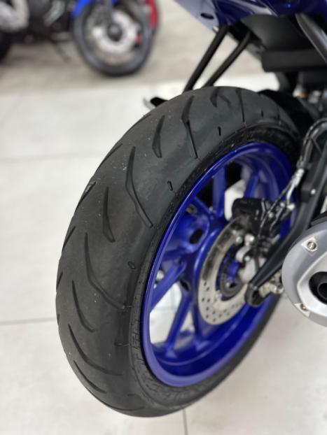 YAMAHA YZF R15 150 ABS, Foto 2