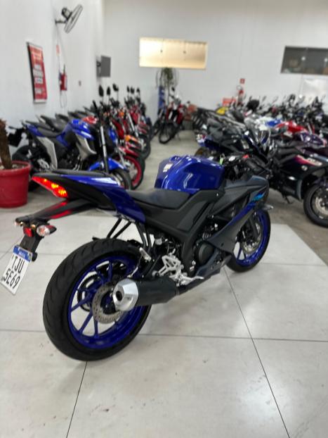 YAMAHA YZF R15 150 ABS, Foto 3