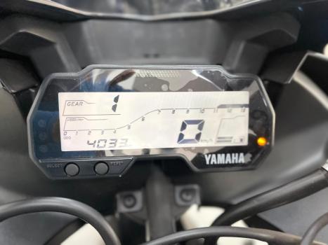 YAMAHA YZF R15 150 ABS, Foto 10
