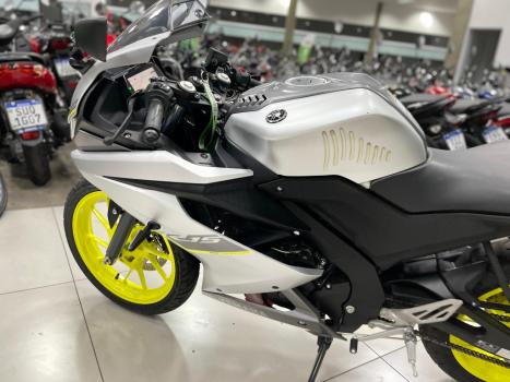 YAMAHA YZF R15 150 ABS, Foto 3