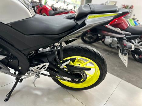 YAMAHA YZF R15 150 ABS, Foto 2