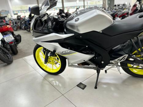 YAMAHA YZF R15 150 ABS, Foto 3