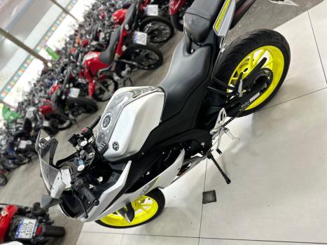 YAMAHA YZF R15 150 ABS, Foto 4