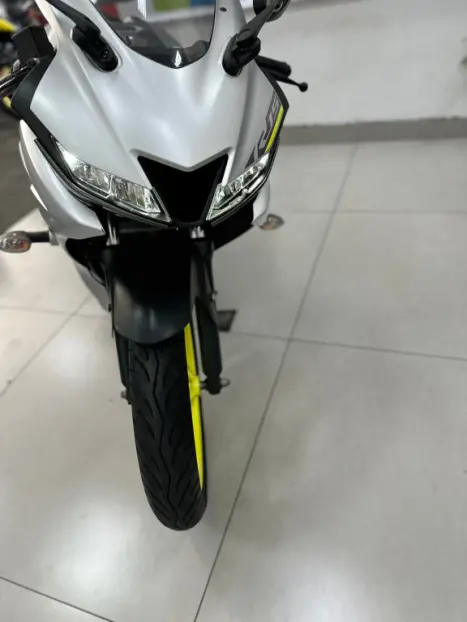 YAMAHA YZF R15 150 ABS, Foto 11