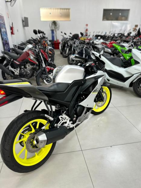 YAMAHA YZF R15 150 ABS, Foto 13