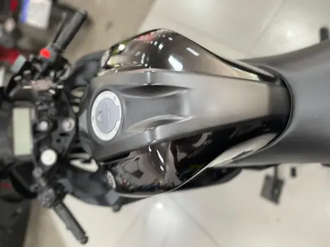 YAMAHA YZF R15 150 ABS, Foto 2