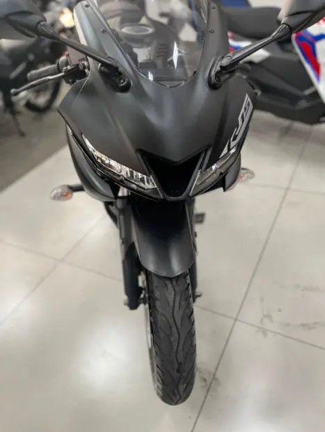 YAMAHA YZF R15 150 ABS, Foto 3