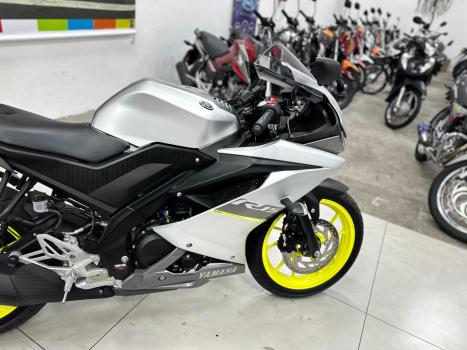 YAMAHA YZF R15 150 ABS, Foto 9