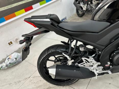 YAMAHA YZF R15 150 ABS, Foto 2