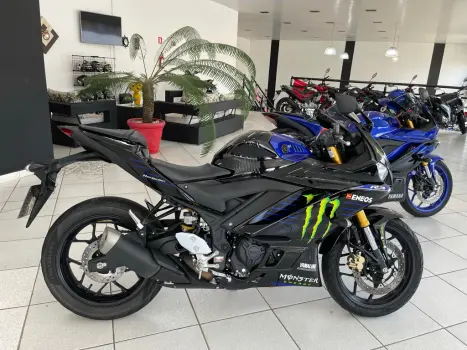 YAMAHA YZF R3 320 ABS, Foto 1