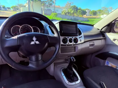 MITSUBISHI L 200 2.4 16V 4P HLS CABINE DUPLA FLEX , Foto 8