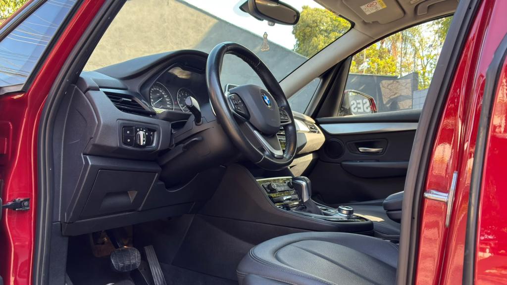 BMW 220I - Foto