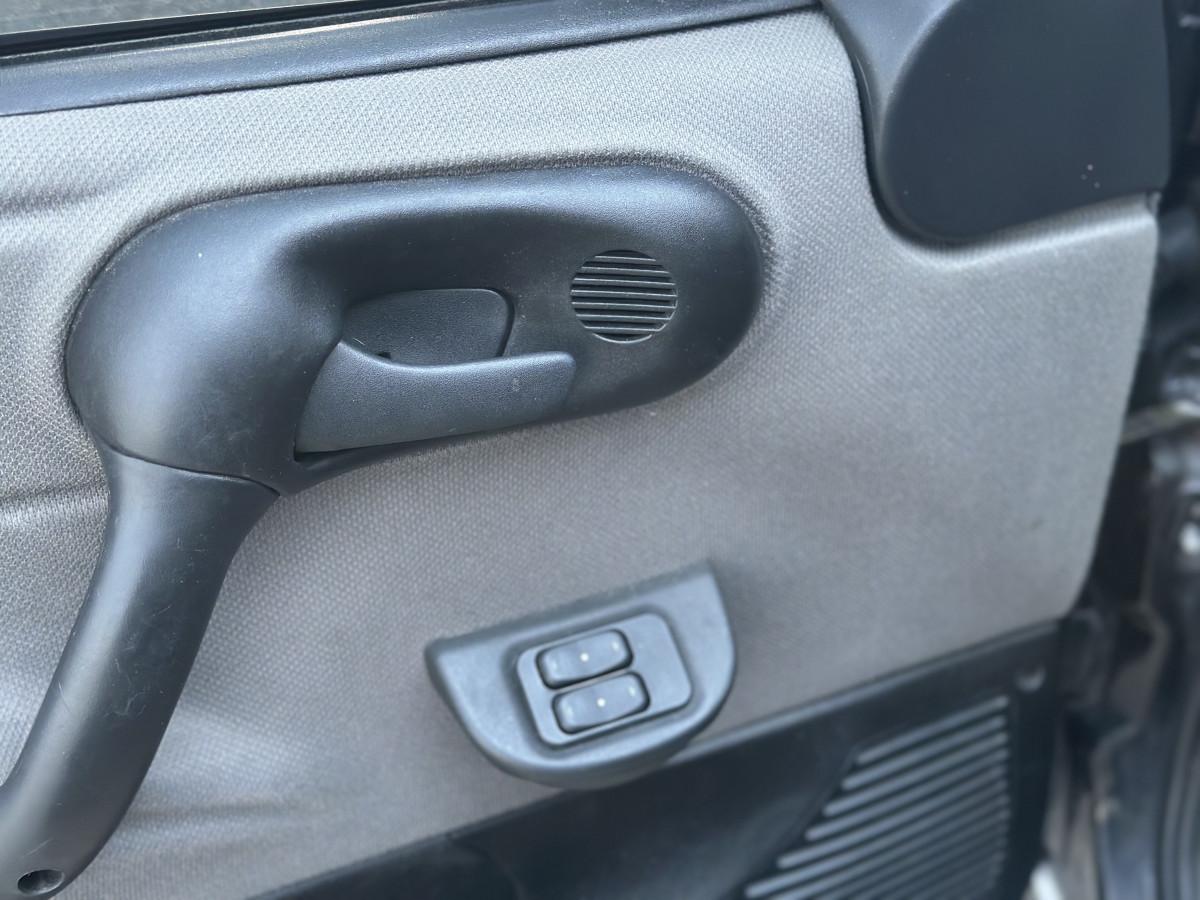 CHEVROLET Classic Sedan - Foto