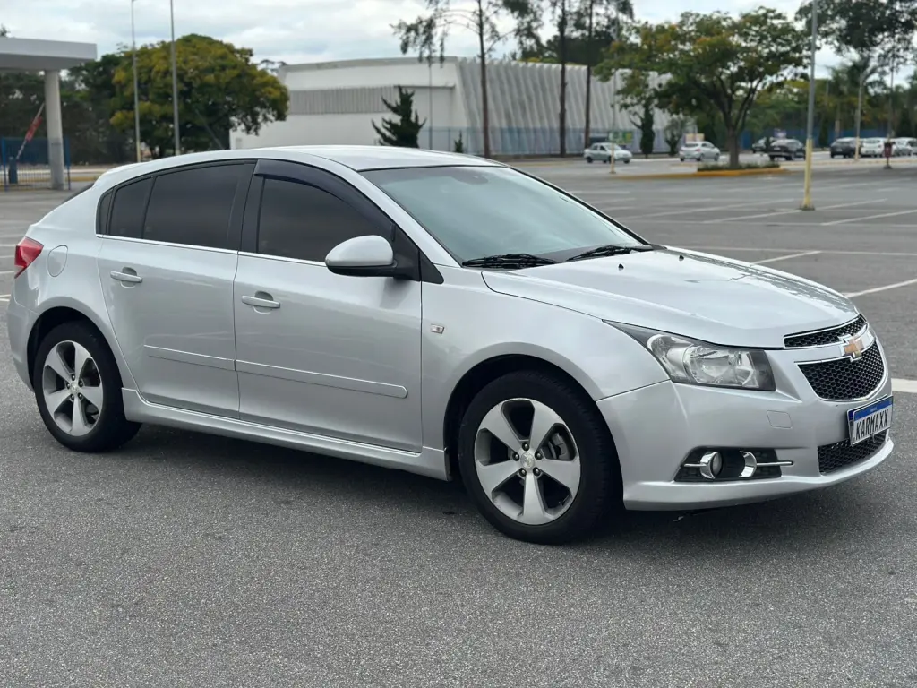 CHEVROLET Cruze Hatch - Foto