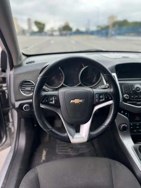 CHEVROLET Cruze Hatch - Foto