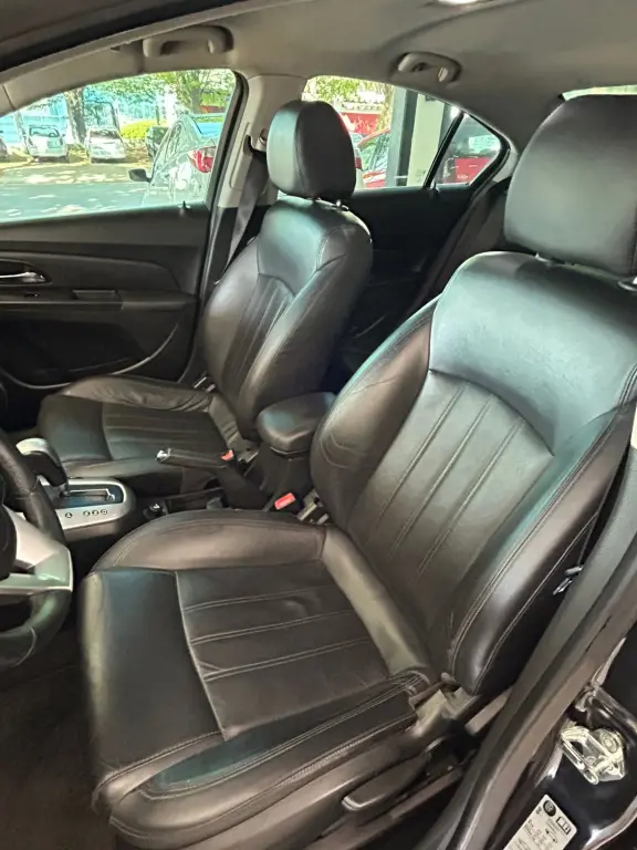 CHEVROLET Cruze Sedan - Foto