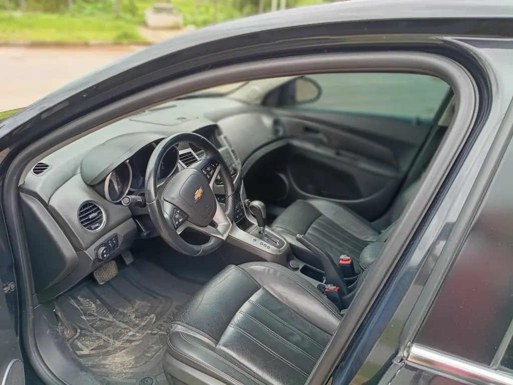 CHEVROLET Cruze Sedan - Foto