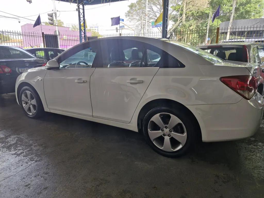 CHEVROLET Cruze Sedan - Foto