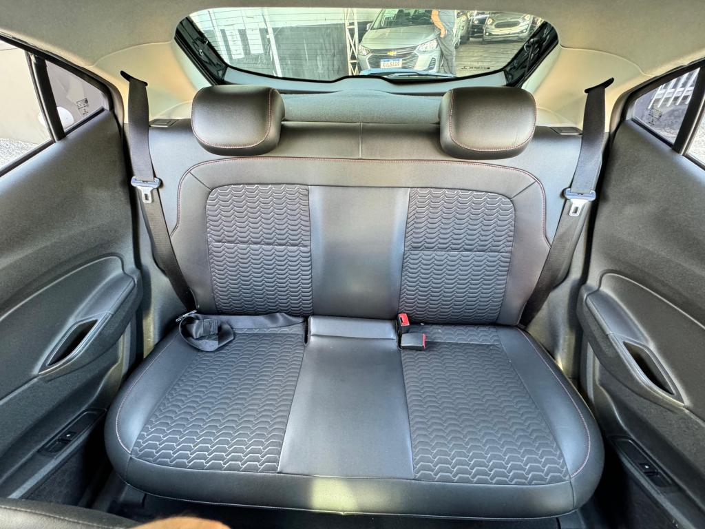 CHEVROLET Onix Hatch - Foto