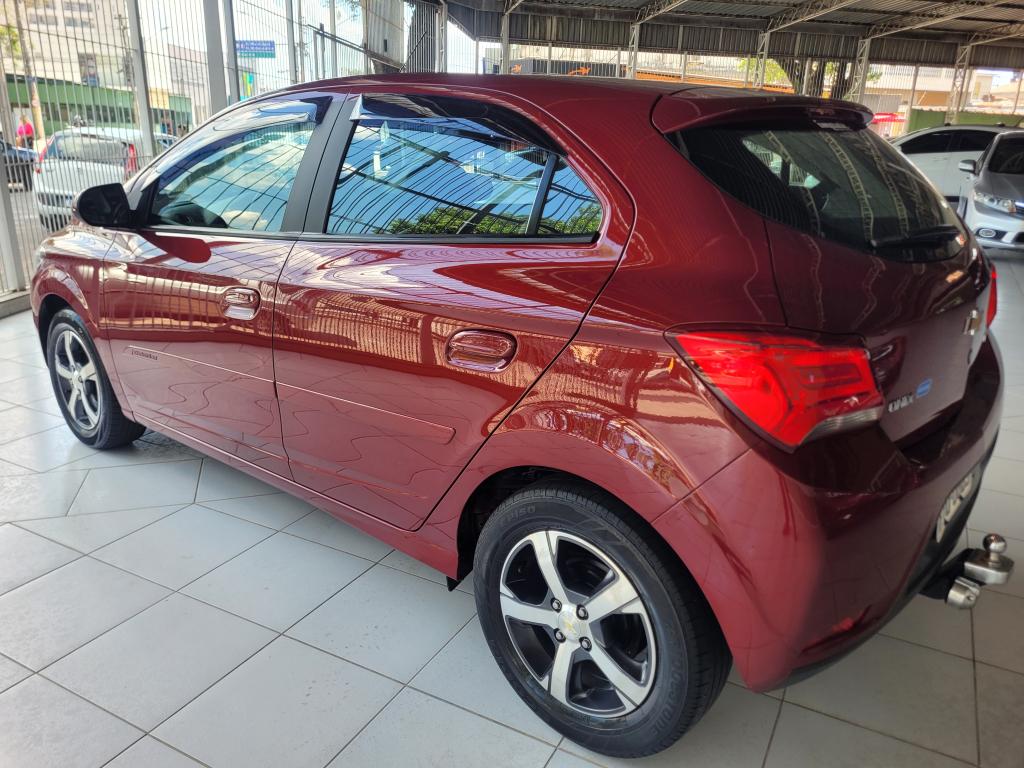 CHEVROLET Onix Hatch - Foto