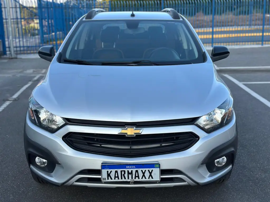 CHEVROLET Onix Hatch - Foto
