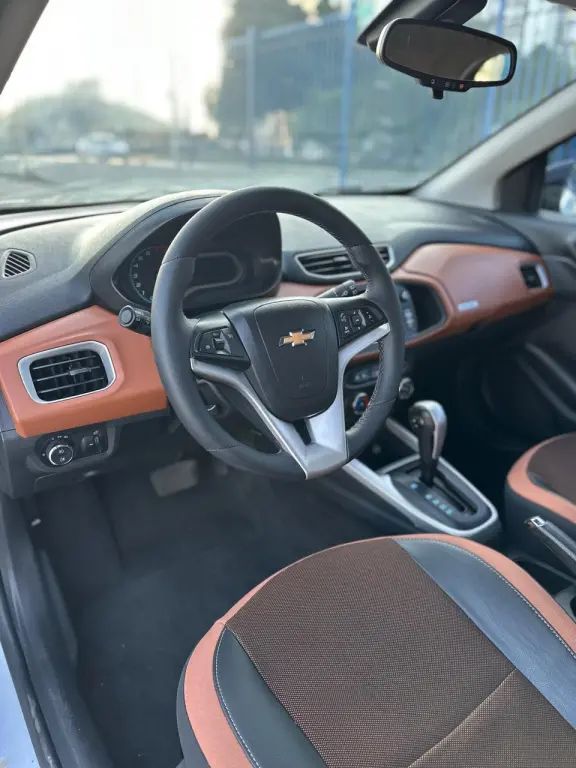 CHEVROLET Onix Hatch - Foto