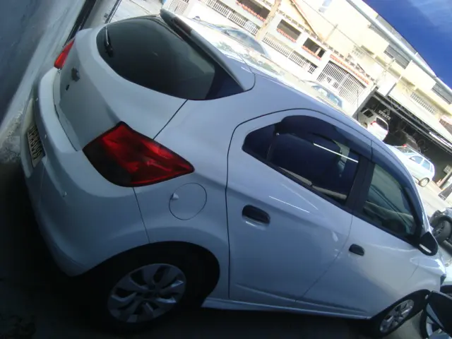 CHEVROLET Onix Hatch - Foto