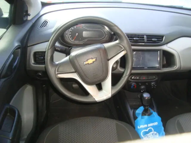 CHEVROLET Onix Hatch - Foto