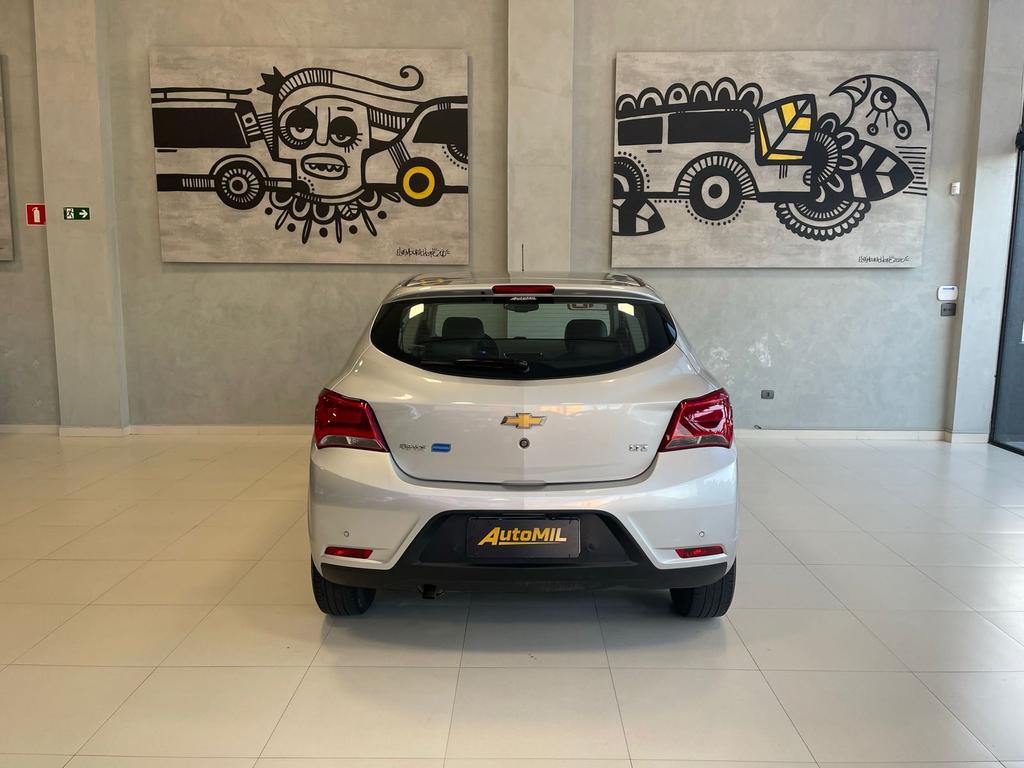 CHEVROLET Onix Hatch - Foto