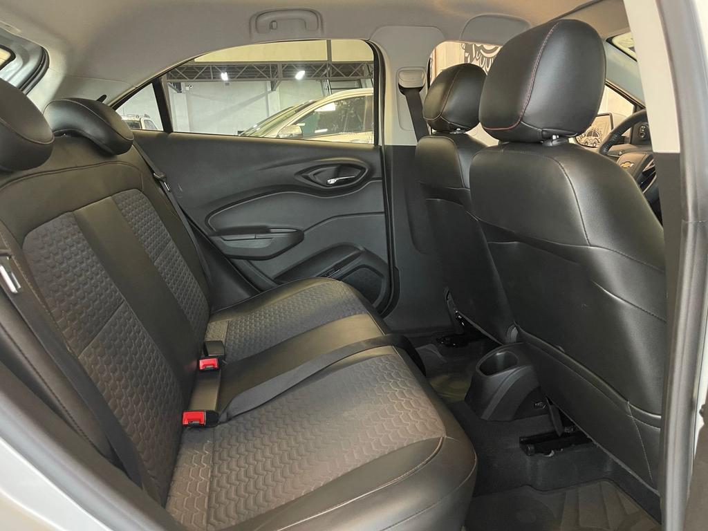 CHEVROLET Onix Hatch - Foto