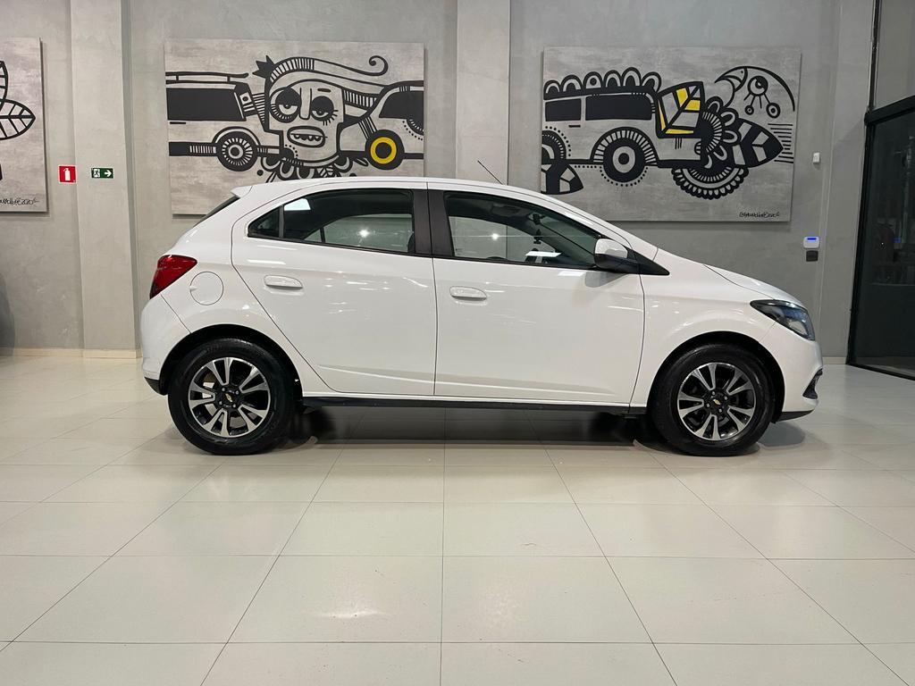 CHEVROLET Onix Hatch - Foto