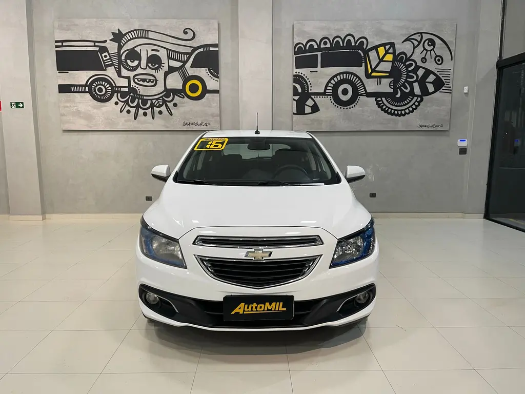 CHEVROLET Onix Hatch - Foto