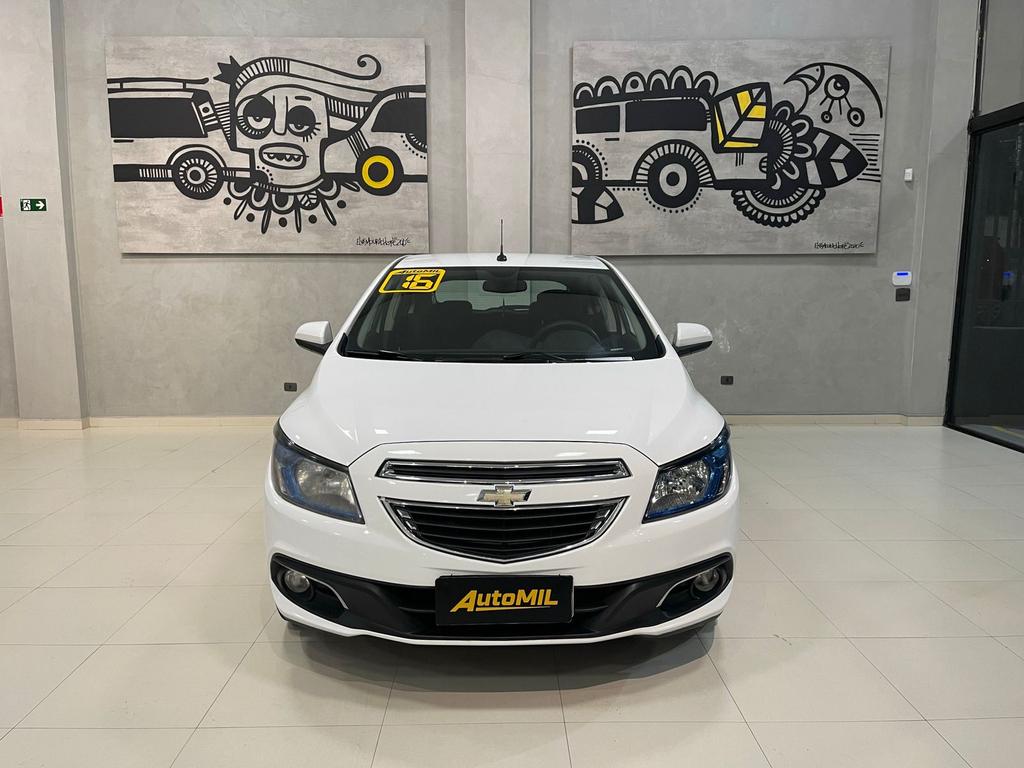 CHEVROLET Onix Hatch - Foto