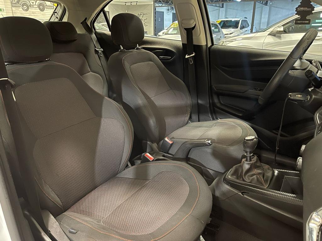 CHEVROLET Onix Hatch - Foto