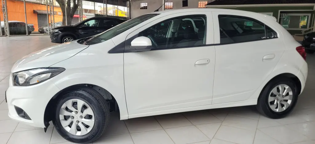 CHEVROLET Onix Hatch - Foto