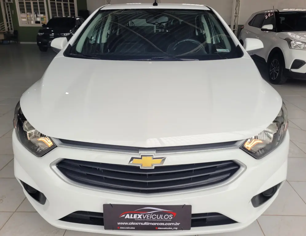 CHEVROLET Onix Hatch - Foto