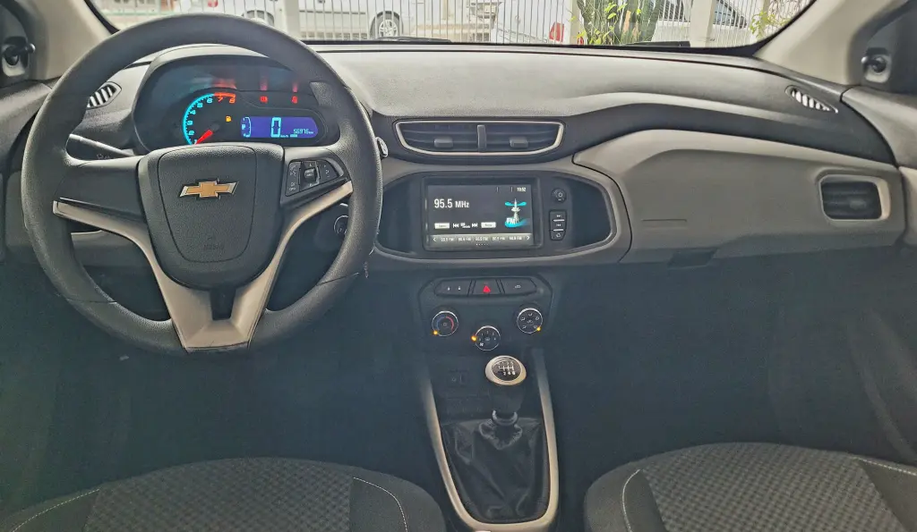 CHEVROLET Onix Hatch - Foto