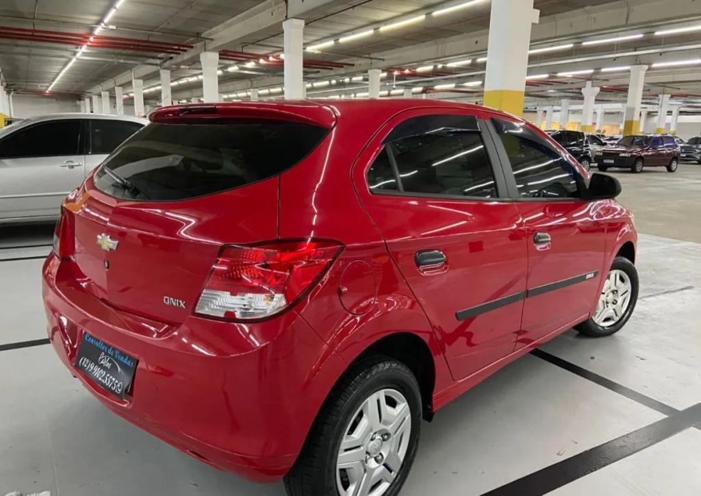 CHEVROLET Onix Hatch - Foto
