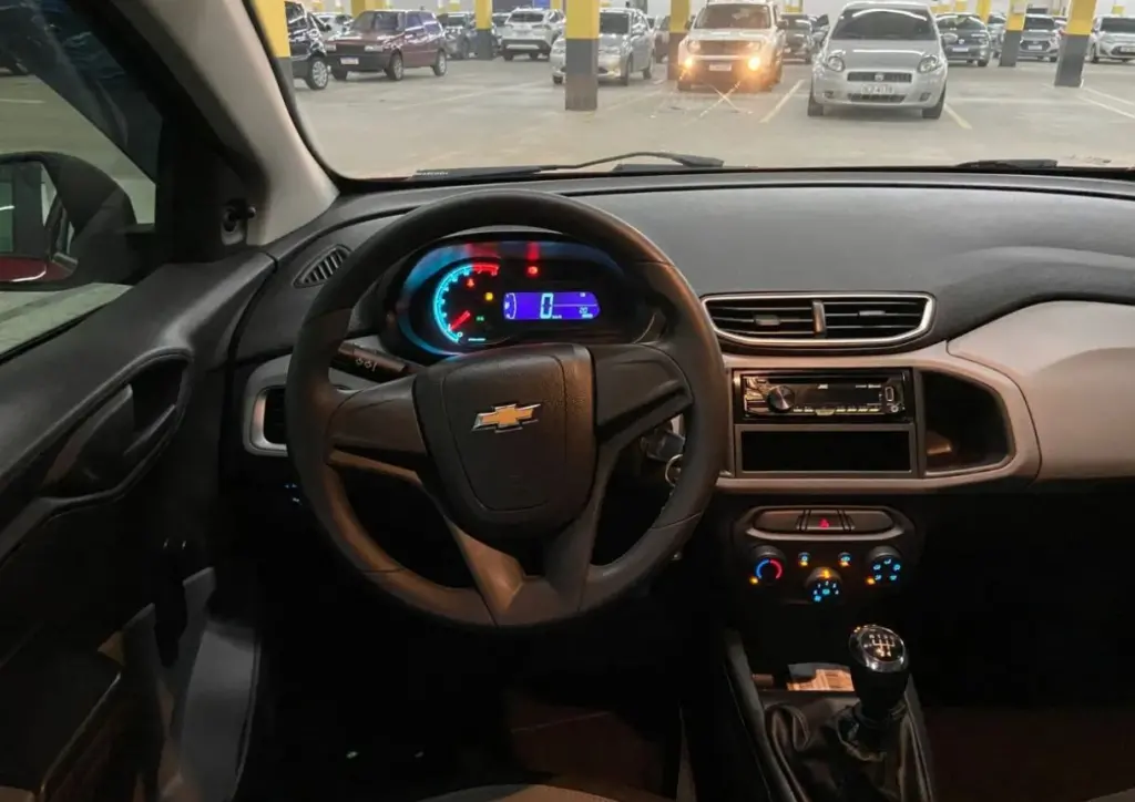 CHEVROLET Onix Hatch - Foto